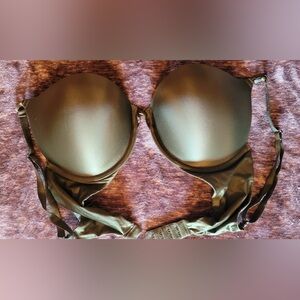 Victoria’s Secret Bombshell Plunge